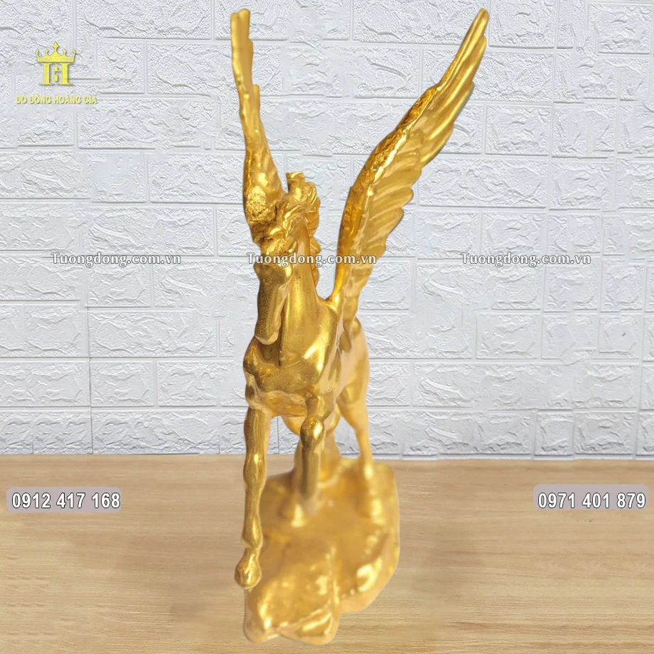 Hình ảnh chính diện của linh vật ngựa